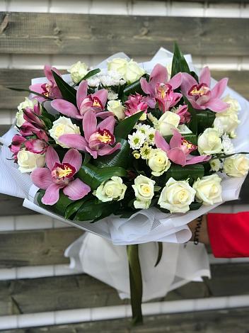 Букет цветов из: Розы и Хризантемы в Пущино