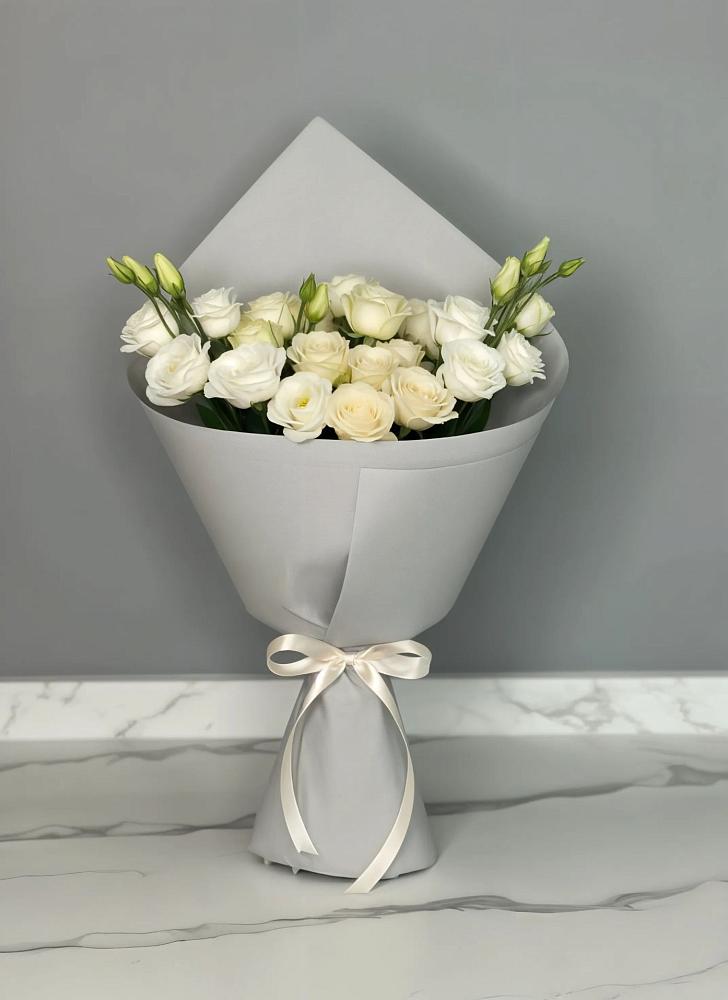 Букет цветов из: Розы и Лизиантусы в Пущино