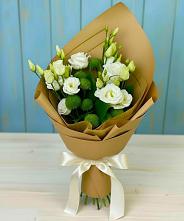 Букет цветов из:  Хризантемы и Лизиантусы в Пущино